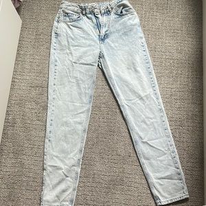 Light wash Urban Outfitter jeans. Size 27